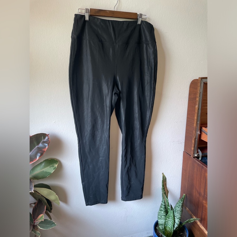 Fleece lined matte black pleather leggings